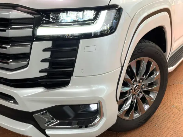 2023 Toyota Landrcuiser 300 — photo 9 | Tuminion Kenya