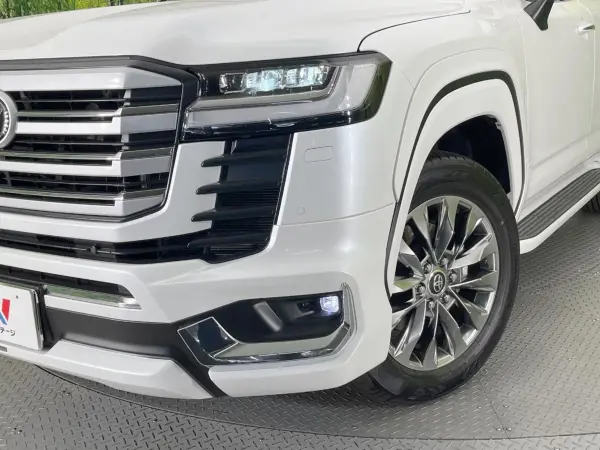 2024 Toyota Landrcuiser 300 — photo 8 | Tuminion Kenya