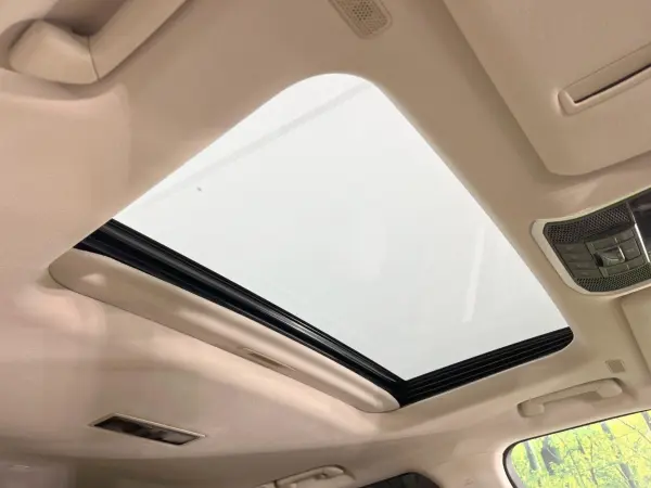 2024 Toyota Landrcuiser 300 — photo 3 | Tuminion Kenya