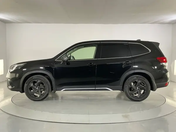 2022 Subaru Forester — photo 3 | Tuminion Kenya