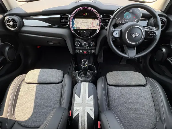 2022 Mini Cooper — photo 2 | Tuminion Kenya