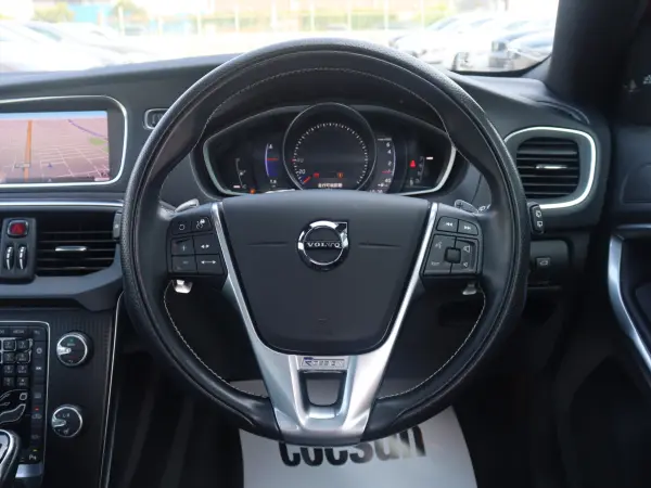 2020 Volvo V40 — photo 8 | Tuminion Kenya