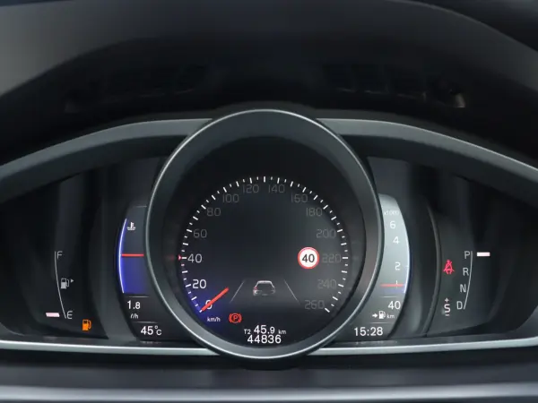 2020 Volvo V40 — photo 9 | Tuminion Kenya