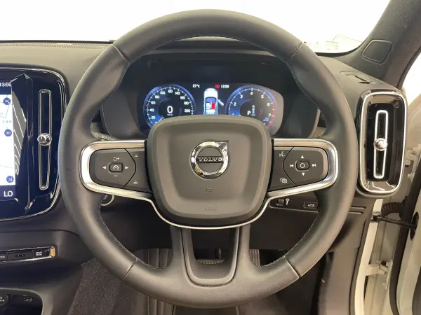 2022 Volvo Xc40 — photo 3 | Tuminion Kenya