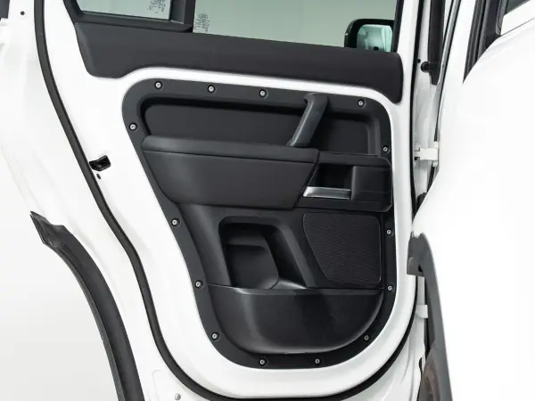 2024 Landrover Defender — photo 8 | Tuminion Kenya