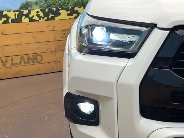 2023 Toyota Hilux — photo 8 | Tuminion Kenya
