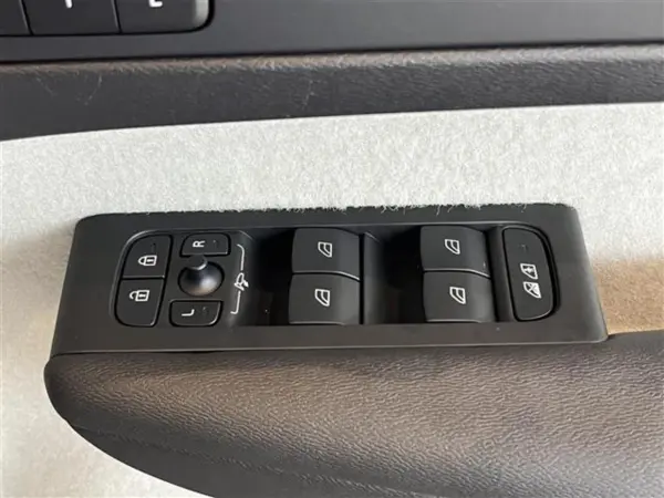2024 Volvo Xc40 — photo 8 | Tuminion Kenya