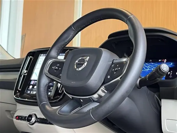 2024 Volvo Xc40 — photo 3 | Tuminion Kenya