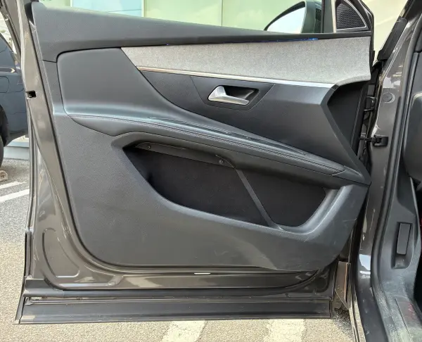 2021 Peugeot 5008 — photo 8 | Tuminion Kenya