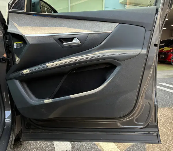 2021 Peugeot 5008 — photo 9 | Tuminion Kenya