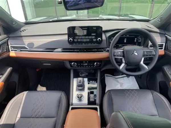 2023 Mitsubishi Outlander — photo 2 | Tuminion Kenya