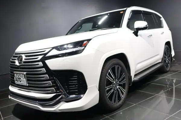Lexus LX600 4WD Modellista Aero Rear Entertainment MacLean Side Step Metal Plate 22-inch AW Sunroof Cool Box Power Back Door Panoramic View Monitor Power Folding Third Seat Head-Up Display (Sonic Quartz) — 2025, 547km, for sale in Kenya