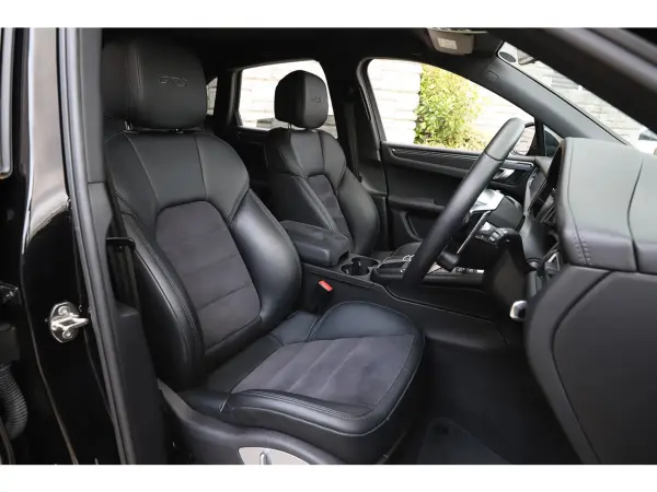 2020 Porsche Macan — photo 8 | Tuminion Kenya