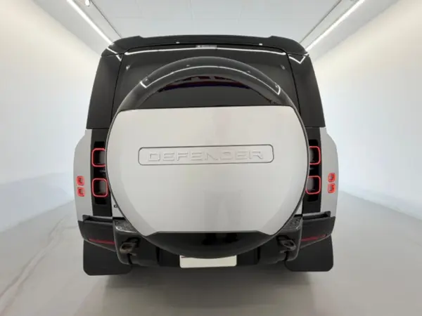 2022 Landrover Defender — photo 3 | Tuminion Kenya
