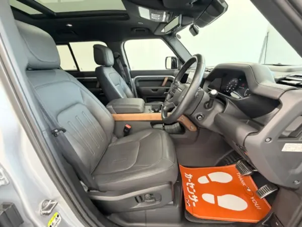 2022 Landrover Defender — photo 7 | Tuminion Kenya