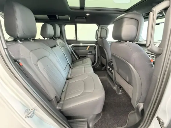 2022 Landrover Defender — photo 8 | Tuminion Kenya