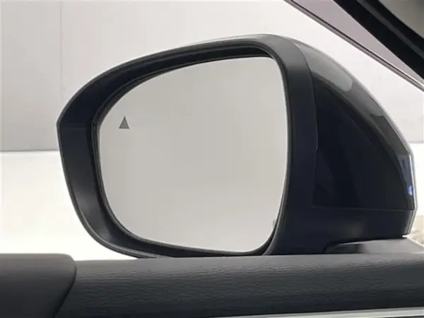 2022 Mitsubishi Outlander — photo 8 | Tuminion Kenya