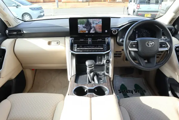 2025 Toyota Landrcuiser 300 — photo 3 | Tuminion Kenya