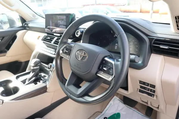 2025 Toyota Landrcuiser 300 — photo 8 | Tuminion Kenya