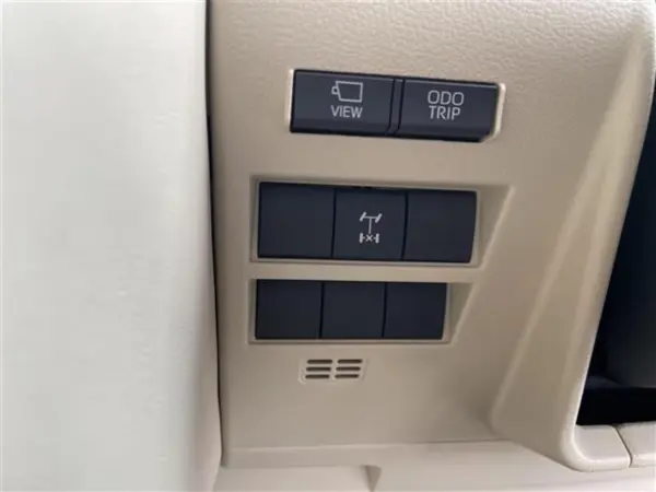 2023 Toyota Landrcuiser 300 — photo 3 | Tuminion Kenya