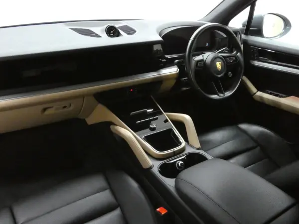 2024 Porsche Cayenne — photo 3 | Tuminion Kenya