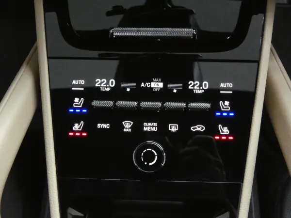 2024 Porsche Cayenne — photo 9 | Tuminion Kenya