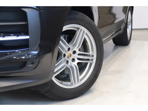 2021 Porsche Macan — photo 3 | Tuminion Kenya