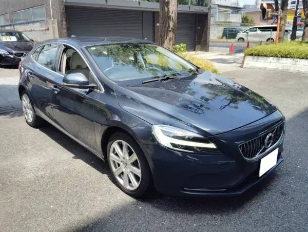 2018 Volvo V40 — photo 2 | Tuminion Kenya