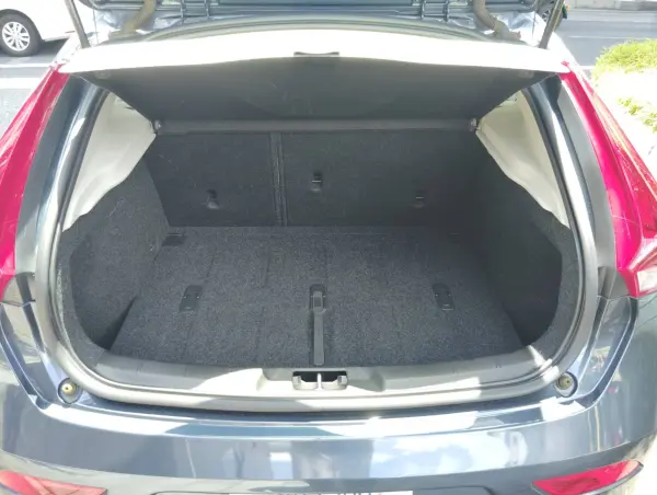 2018 Volvo V40 — photo 7 | Tuminion Kenya