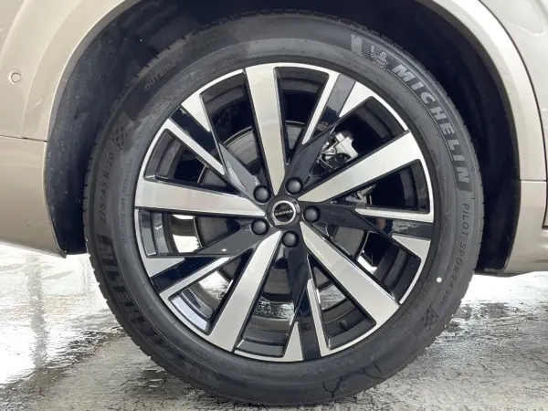 2025 Volvo Xc90 — photo 9 | Tuminion Kenya
