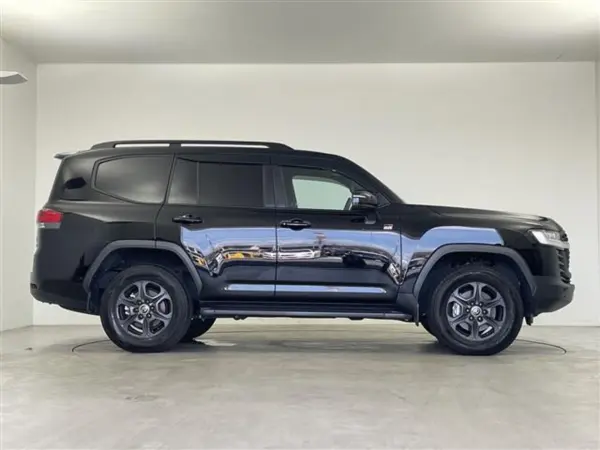2023 Toyota Landrcuiser 300 — photo 9 | Tuminion Kenya
