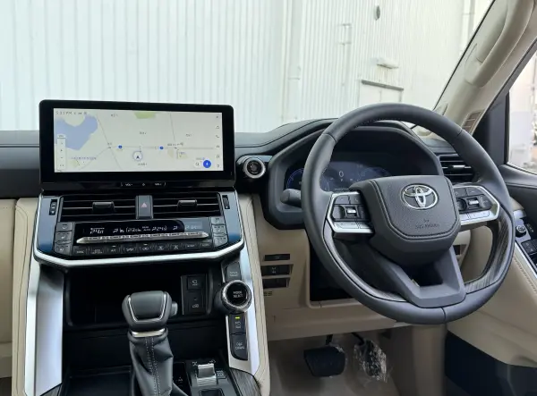 2025 Toyota Landrcuiser 300 — photo 2 | Tuminion Kenya