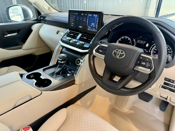 2024 Toyota Landrcuiser 300 — photo 9 | Tuminion Kenya