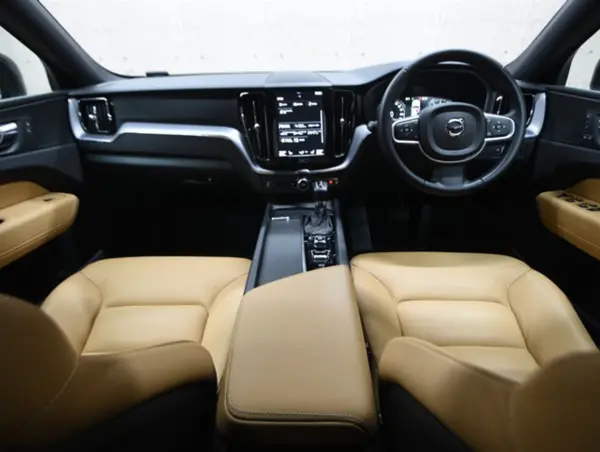 2019 Volvo Xc60 — photo 3 | Tuminion Kenya