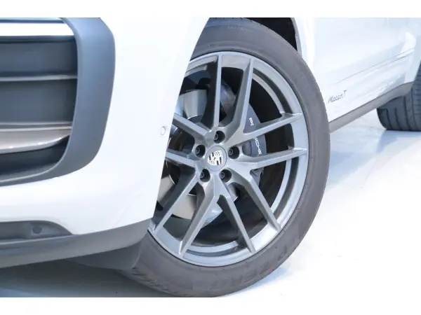 2024 Porsche Macan — photo 2 | Tuminion Kenya