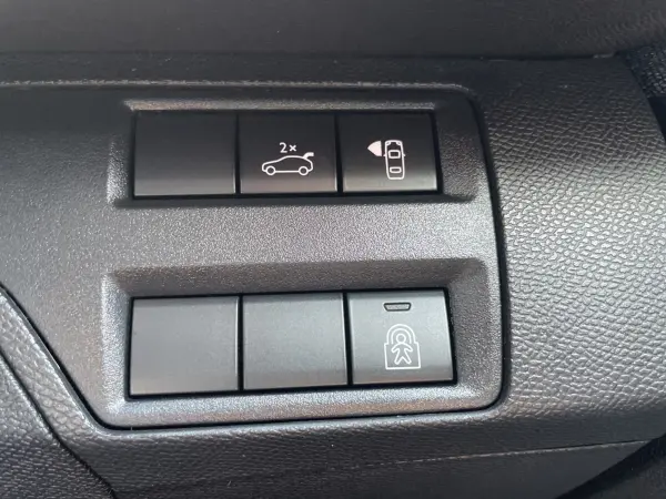 2020 Peugeot 5008 — photo 9 | Tuminion Kenya