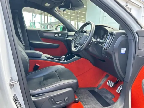 2018 Volvo Xc40 — photo 2 | Tuminion Kenya