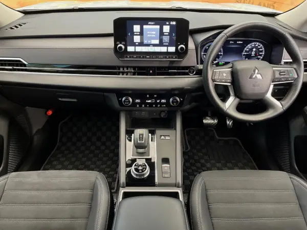 2023 Mitsubishi Outlander — photo 2 | Tuminion Kenya