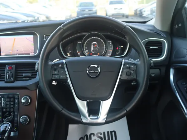 2019 Volvo V40 — photo 8 | Tuminion Kenya