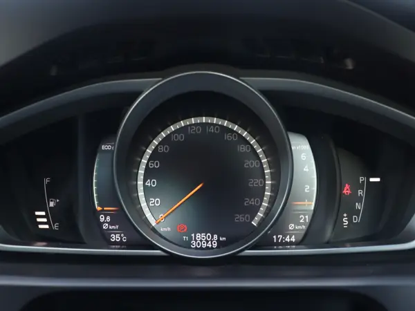 2019 Volvo V40 — photo 9 | Tuminion Kenya