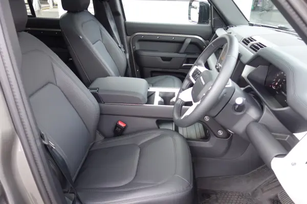 2025 Landrover Defender — photo 7 | Tuminion Kenya