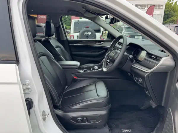 2024 Jeep Grand Cherokee — photo 9 | Tuminion Kenya