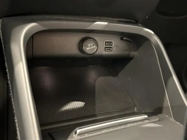 2022 Volvo Xc40 — photo 8 | Tuminion Kenya
