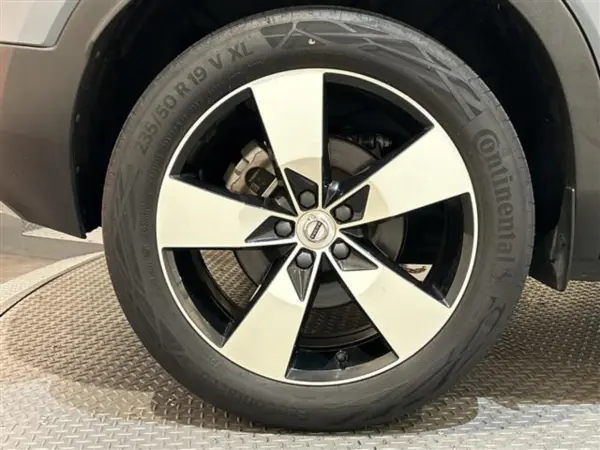 2022 Volvo Xc40 — photo 9 | Tuminion Kenya
