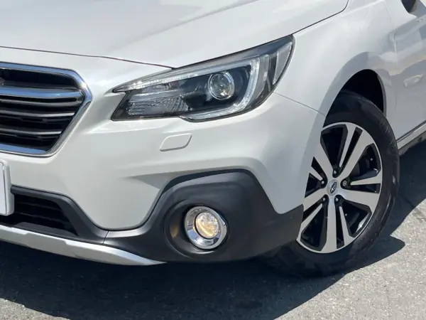 2018 Subaru Legacy Outback — photo 8 | Tuminion Kenya