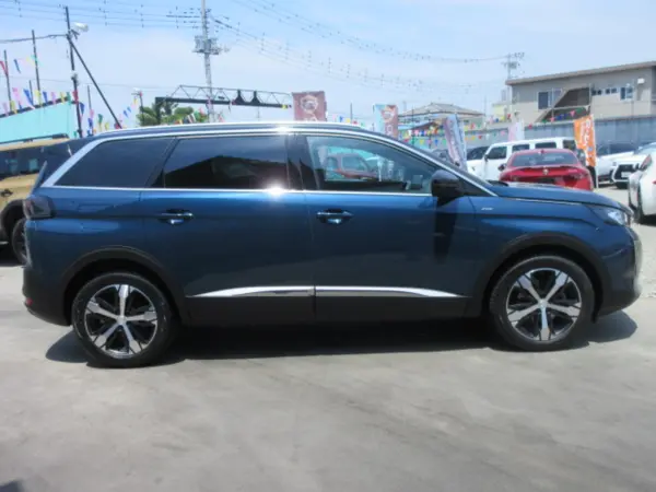 2022 Peugeot 5008 — photo 9 | Tuminion Kenya