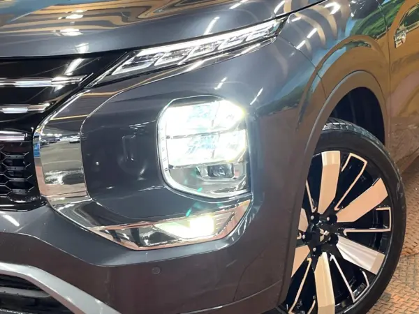 2024 Mitsubishi Outlander — photo 8 | Tuminion Kenya