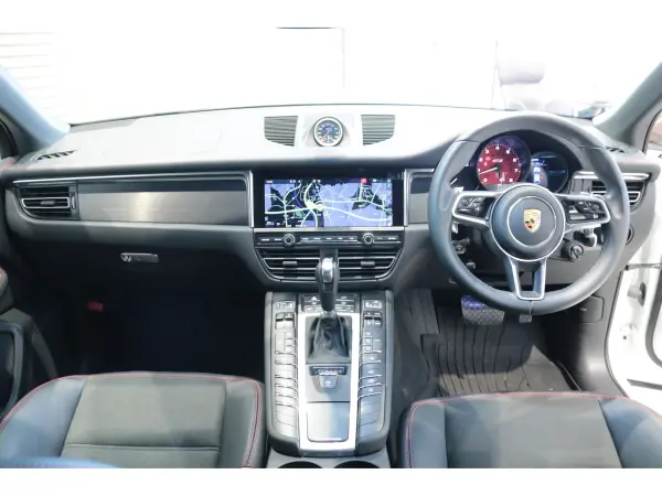 2021 Porsche Macan — photo 2 | Tuminion Kenya