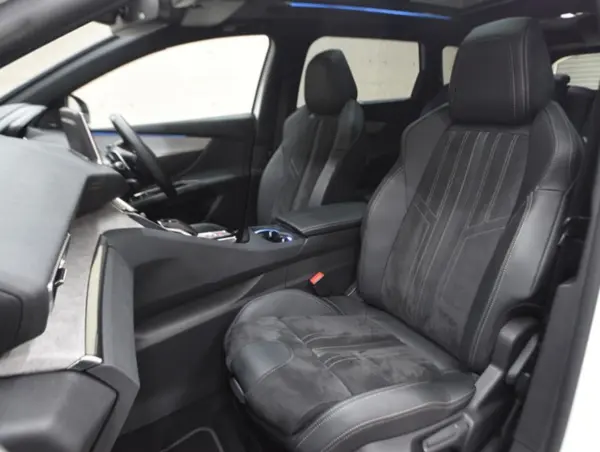 2021 Peugeot 5008 — photo 8 | Tuminion Kenya