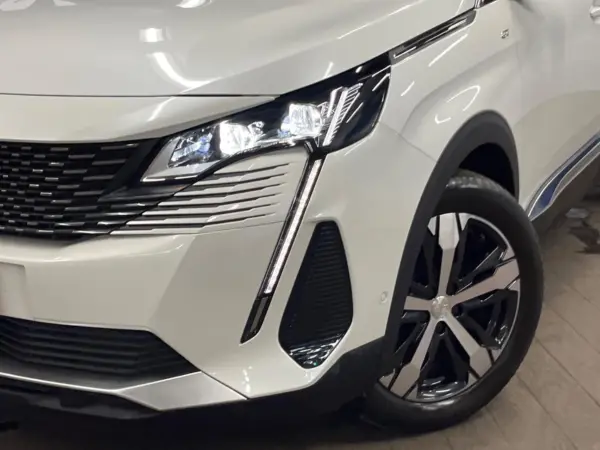 2021 Peugeot 5008 — photo 8 | Tuminion Kenya